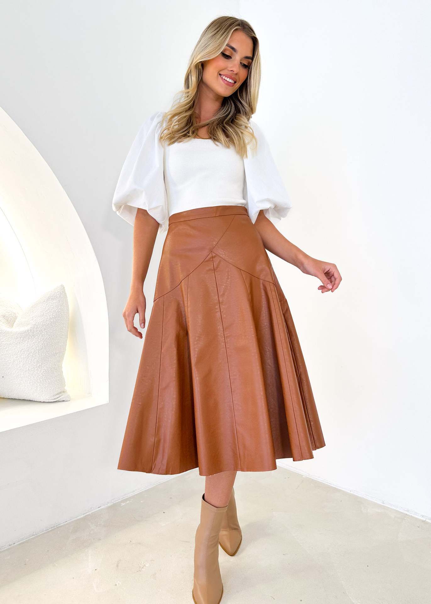 Women's High Waisted Mid Length Pleated Skirt