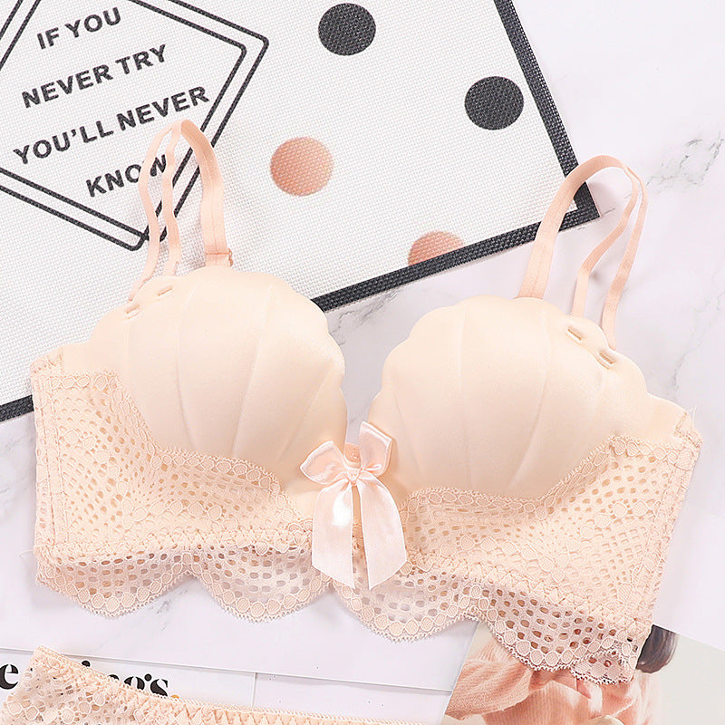 Palm cup lace bra